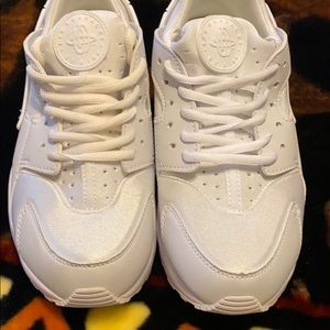 Women’s Nike Air Hurauche white,